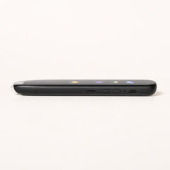 Perfil lateral del bolígrafo LEXO mostrando su grosor, botones y puerto USB-C